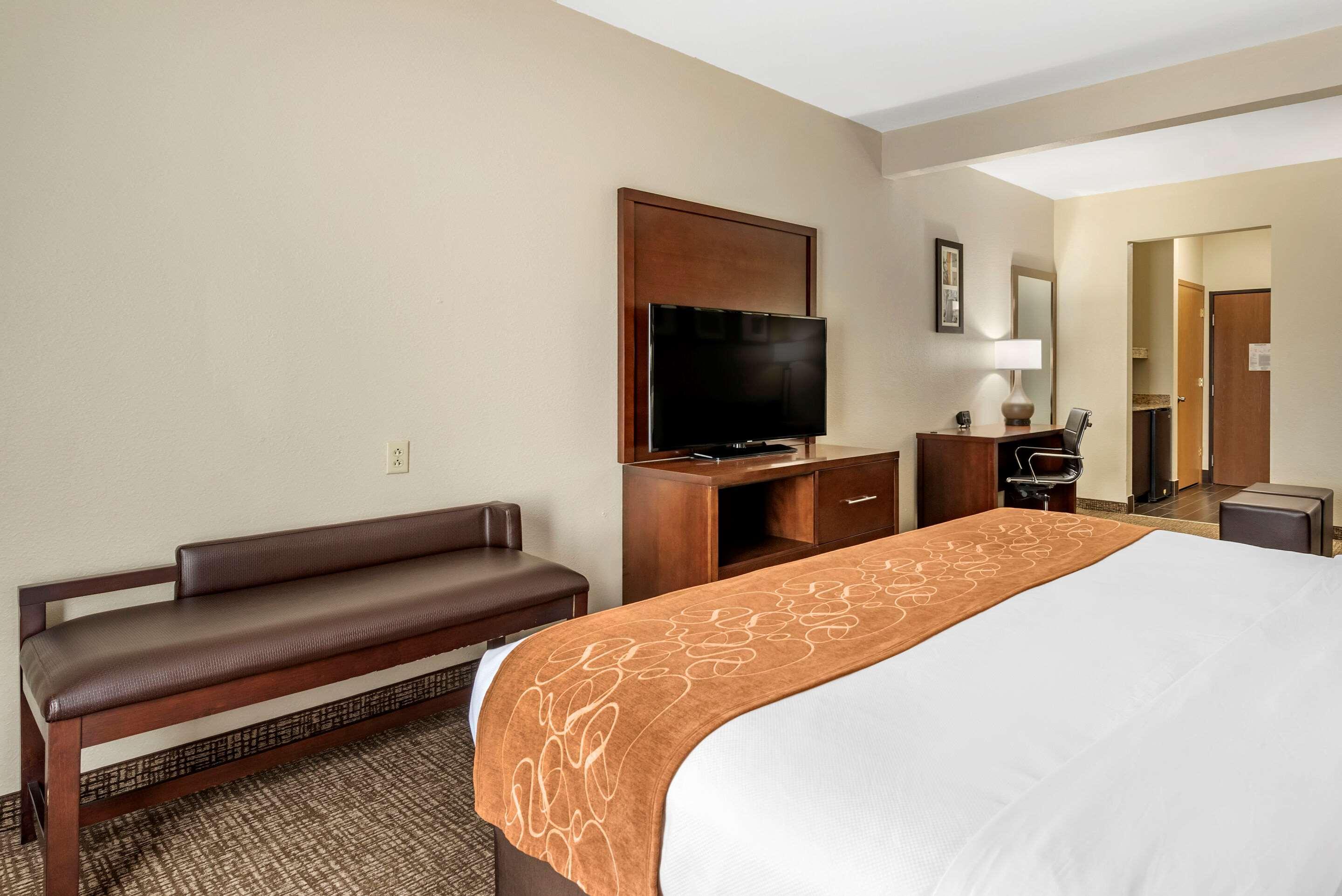 Comfort Suites Auburn Near I-69 Dış mekan fotoğraf