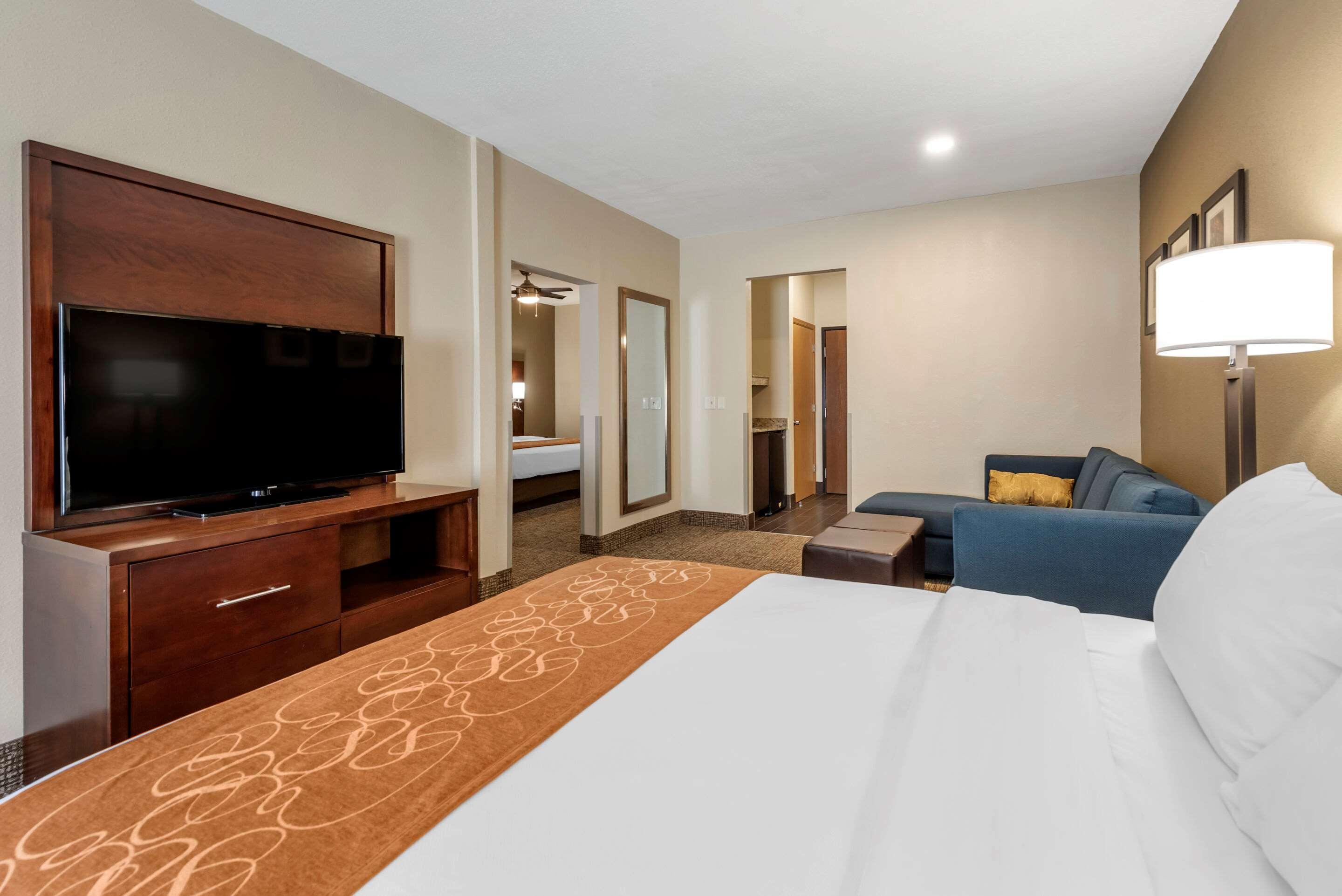 Comfort Suites Auburn Near I-69 Dış mekan fotoğraf