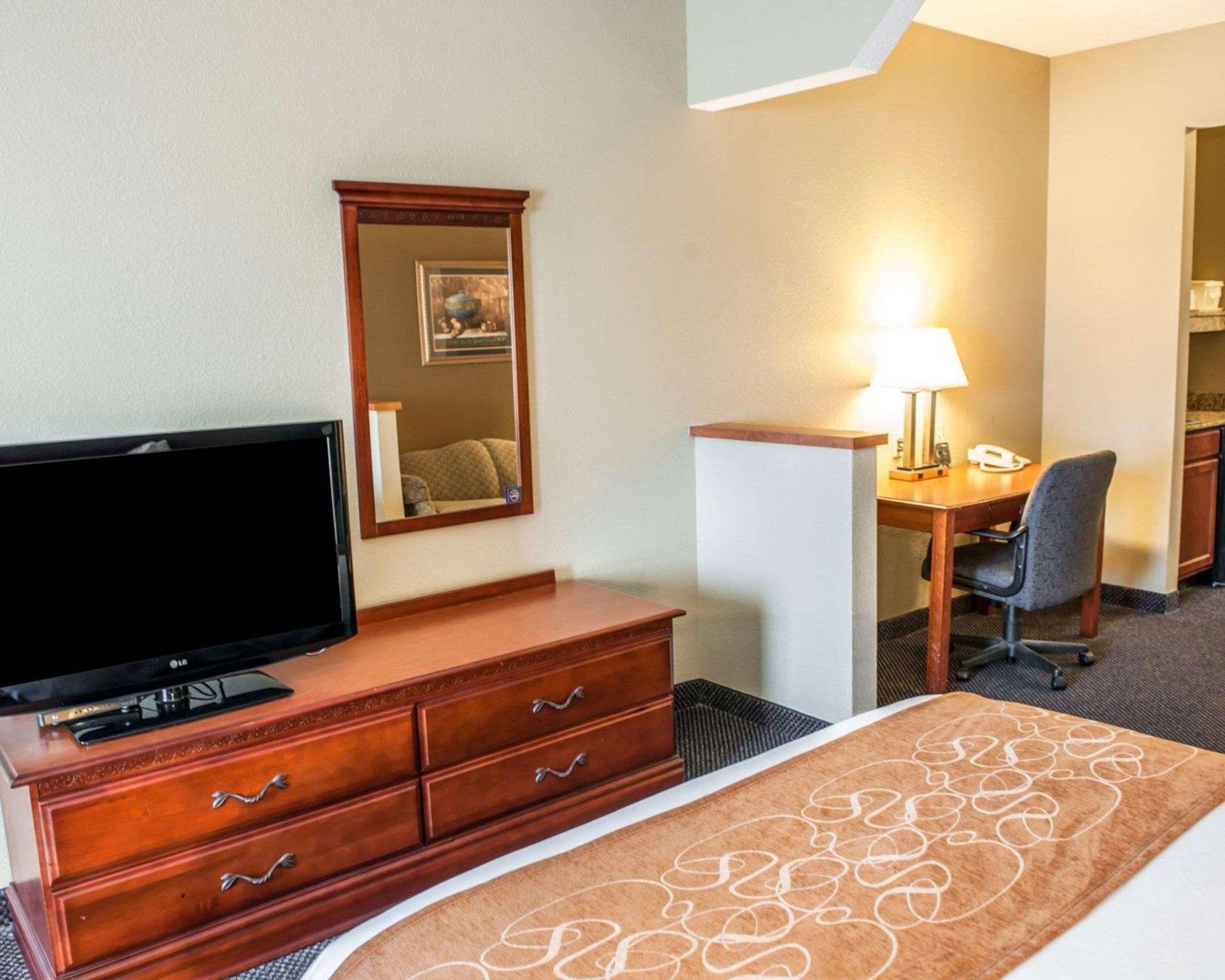 Comfort Suites Auburn Near I-69 Dış mekan fotoğraf